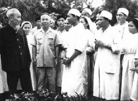 TRẦN LẠC ĐẶC TRỊ TRẺ KHÓC ĐÊM, KHÓC DẠ ĐỀ, SÀI ĐẸN HƠI LẠNH | TRANLAC.COM